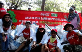 Coca Cola Amatil Bersihkan Sampah Pamurbaya