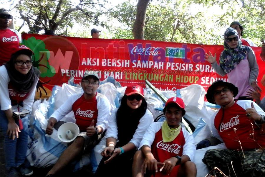 Coca Cola Amatil Bersihkan Sampah Pamurbaya